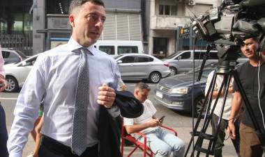 EL LLANTO DE DE LOREDO POR NO PODER AYUDAR AÚN MÁS AL GOBIERNO