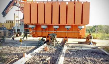 OPERATIVO DE REEMPLAZO DE TRANSFORMADOR EN QUITILIPI: SERVICIO ELÉCTRICO GARANTIZADO