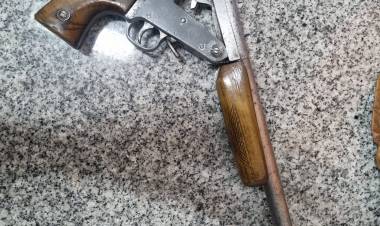 FUE DETENIDO POR AMENAZAR CON UN ARMA A SU EX PAREJA 