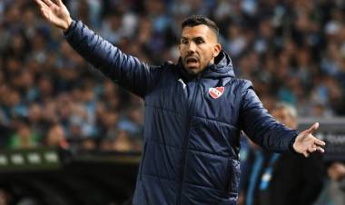 CARLOS TEVEZ QUEDÓ INTERNADO EN UNA CLÍNICA POR DOLORES EN EL PECHO