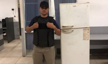 RECUPERAN UNA HELADERA ROBADA DE UNA ESCUELA 