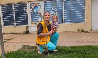 VILLA ÁNGELA: VECINOS PLANTAN ÁRBOLES EN SU BARRIO 
