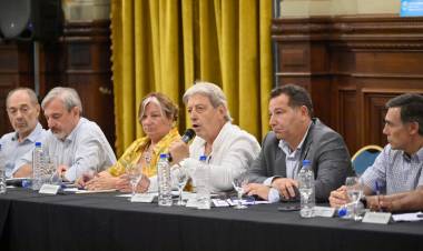 "PELIGRA EL EMPLEO DE 300 MIL TRABAJADORES"