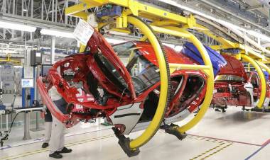 PARA LA INDUSTRIA, SIN LUZ AL FINAL DEL TÚNEL