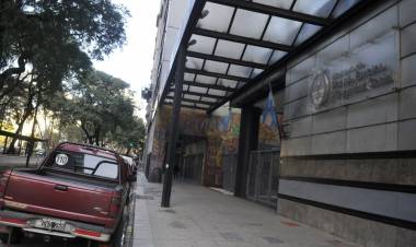 PROPUESTA SALARIAL DE LA UIA: SUBIR $5000 POR MES
