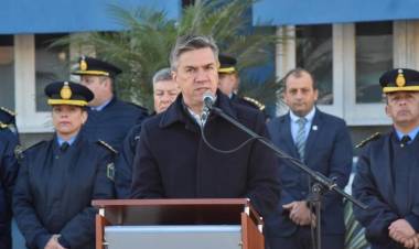 EL GOBERNADOR ZDERO DIO LA BIENVENIDA HOY A LOS 400 FUTUROS AGENTES QUE INICIAN SU FORMACIÓN EN LA ESCUELA DE POLICÍA