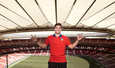 JULIÁN ÁLVAREZ LLEGÓ AL ATLÉTICO DE MADRID ENTRE MEMES, ILUSIÓN Y EUROS, MUCHOS EUROS