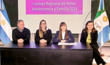 CON LA FIRMA DEL ACTA FUNDACIONAL, SE CONFORMÓ LA REGIÓN METROPOLITANA DEL CONSEJO PROVINCIAL DE NIÑEZ, ADOLESCENCIA Y FAMILIA