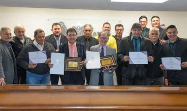 LA LEGISLATURA HOMENAJEÓ A LAS ESTRELLAS, CON 48 AÑOS DE TRAYECTORIA APORTANDO A LA CULTURA LOCAL 