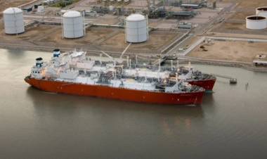 A VACA MUERTA SE LE AGOTA EL TIEMPO PARA CUMPLIR EL SUEÑO DE EXPORTAR SU GAS AL MUNDO