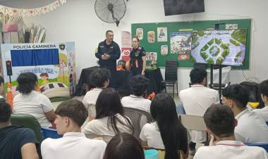 CAMINERA BRINDÓ UNA CHARLA DE SEGURIDAD VIAL A MÁS DE 100 ESTUDIANTES