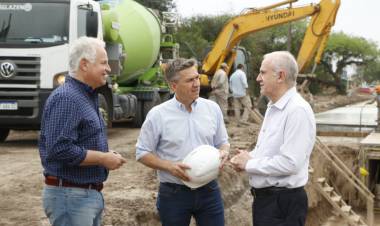 EL GOBERNADOR ZDERO AVANZA CON LA OBRA DE PAVIMENTACIÓN DE LA AVENIDA CORONEL FALCÓN