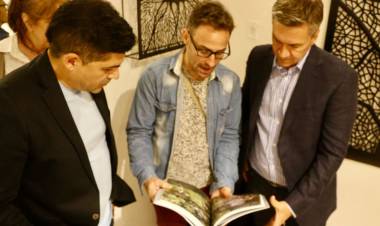 EL GOBERNADOR ZDERO ACOMPAÑÓ LA FERIA INTERNACIONAL DE ARTE A362