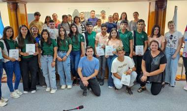 ESTUDIANTES DE LA LEONESA Y QUTILIPI VISITARON EL PODER LEGISLATIVO