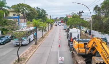 RESISTENCIA: EL GOBIERNO PROVINCIAL AVANZA CON LA PAVIMENTACIÓN DE LA AV. 9 DE JULIO