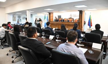 HACIA UN FUTURO MEJOR: DELGADO DESTACA EL VALOR DEL PARLAMENTO JUVENIL EN LA TRANSFORMACIÓN