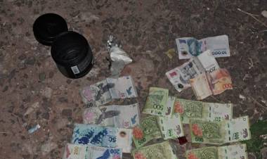 DEMORARON A UN MOTOCICLISTA DE 18 AÑOS CON DROGA Y DINERO