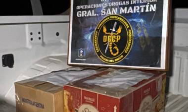 LA POLICÍA DEL CHACO Y GENDARMERÍA NACIONAL, LOGRARON EL SECUESTRO DE MÁS DE 22 KG DE COCAÍNA DE MÁXIMA PUREZA, LUEGO DE UNA PERSECUCIÓN.