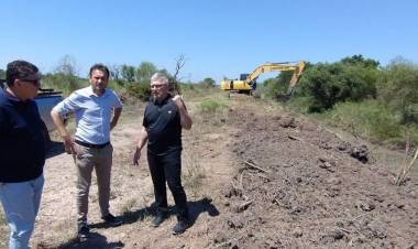 RIACHO ARAZÁ Y CANAL AEROPUERTO: EL GOBIERNO PROVINCIAL AVANZA EN EL MANTENIMIENTO DE DRENAJES PLUVIALES EN EL ÁREA METROPOLITANA 