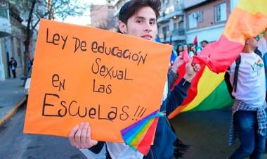DOCENTES Y EXPERTOS EN EDUCACIÓN REACCIONAN A LAS NUEVAS DIRECTIVAS SOBRE ESI