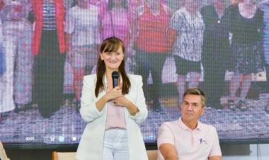 EL GOBERNADOR ZDERO RATIFICÓ SU COMPROMISO Y ANUNCIÓ EL EMPRENDE ROSA 2025 CON NUEVAS LÍNEAS DE FINANCIAMIENTO