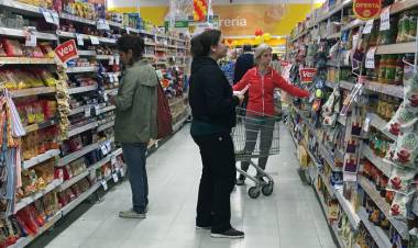 EL CONSUMO NO REACCIONA Y LOS PRECIOS SUBEN