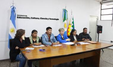 EDUCACIÓN REALIZÓ EL PRIMER FORO DE ALFABETIZADORES DE LOS PUEBLOS ORIGINARIOS