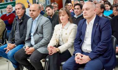 LA VICEGOBERNADORA SCHNEIDER ACOMPAÑÓ EL ANIVERSARIO 74 DE LA FECHACO