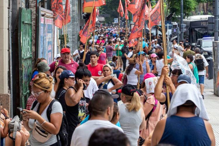 CÁRITAS PIDE QUE LE ENTREGUEN ALIMENTOS A LAS ORGANIZACIONES SOCIALES