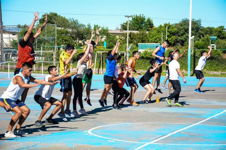 CLASES GRATUITAS PARA EL INGRESO A LAS FUERZAS ARMADAS Y AL IESEF 
