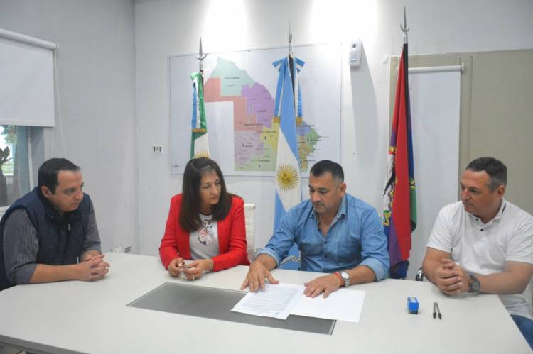 EL INSTITUTO DEL DEPORTE CHAQUEÑO FIRMÓ CONVENIOS CON LOS MUNICIPIOS DE SANTA SYLVINA Y COTE LAI 