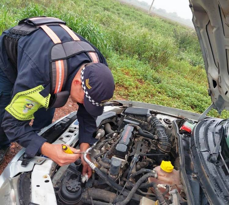 CIRCULABA EN UN AUTOMÓVIL CON DOCUMENTACIÓN FALSA 
