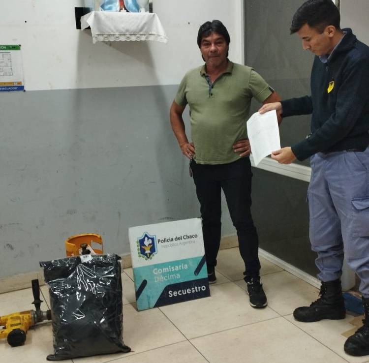 DETENIDOS POR SUSTRAER PERTENENCIAS DE UN COMERCIO 