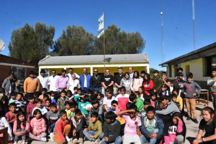 VILLA ÁNGELA: INTENDENTE PAPP VISITÓ LA ESCUELA N°418 "NIÑO MOCOVÍ"