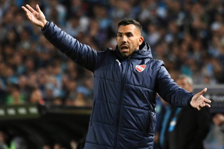 CARLOS TEVEZ QUEDÓ INTERNADO EN UNA CLÍNICA POR DOLORES EN EL PECHO