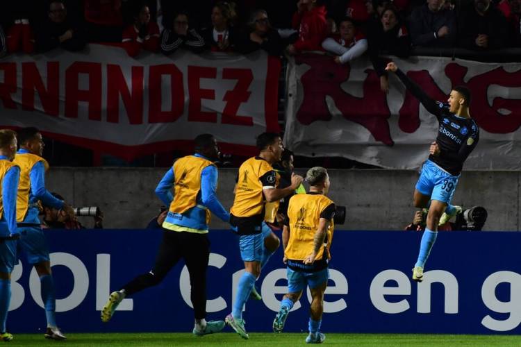 COPA LIBERTADORES: GREMIO DE BRASIL SORPRENDIÓ A ESTUDIANTES EN LA PLATA