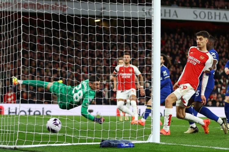 PREMIER LEAGUE: ARSENAL GOLEÓ A CHELSEA Y ES EL ÚNICO PUNTERO