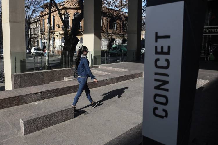 LA TRAMPA DE LA LEY BASES QUE PONE EN RIESGO EL FUTURO DEL CONICET