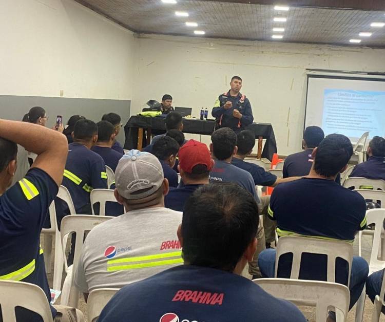 POLICIA CAMINERA BRINDO CAPACITACIÓN A 30 EMPLEADOS 