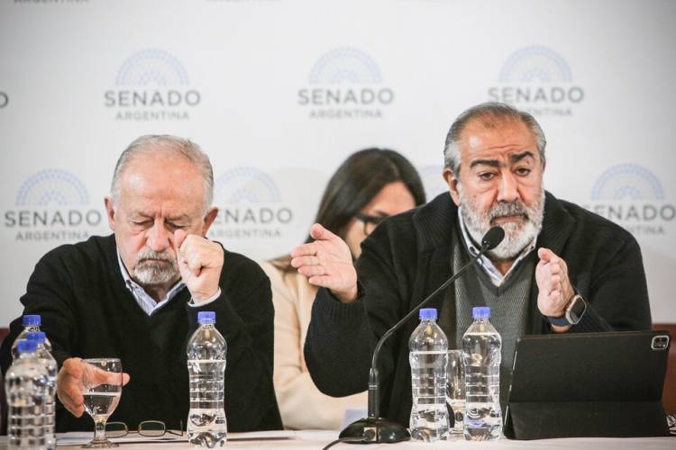 CRUCES, CHICANAS Y LAS CRÍTICAS DE LAS CENTRALES OBRERAS CONTRA EL CAPÍTULO LABORAL DE LAS BASES