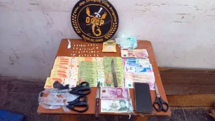 VILLA ÁNGELA: ALLANAMIENTO POR DROGAS TERMINÓ CON EL SECUESTRO DE DINERO, ARMAS BLANCAS Y UN DEALER DETENIDO