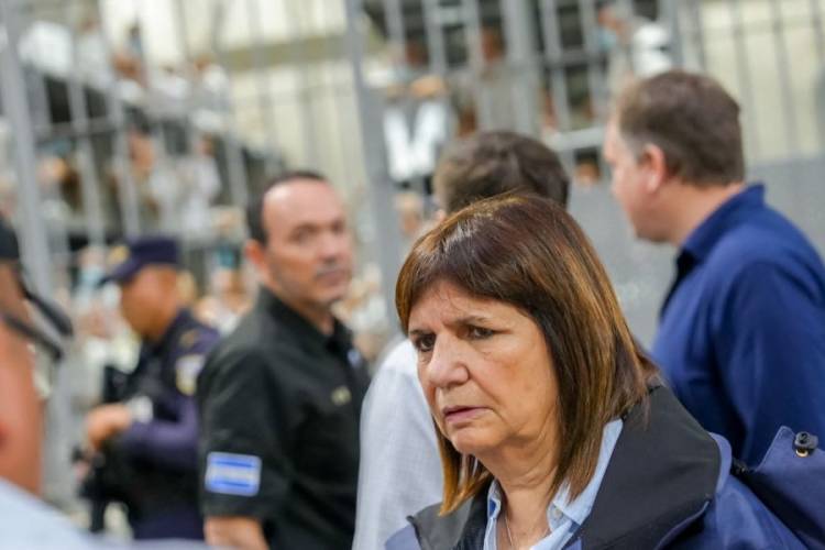 LOAN: BULLRICH SE DIFERENCIA DEL GOBERNADOR DE CORRIENTES Y EXPLICÓ POR QUÉ PARTICIPÓ DEL PERITAJE DE CELULARES