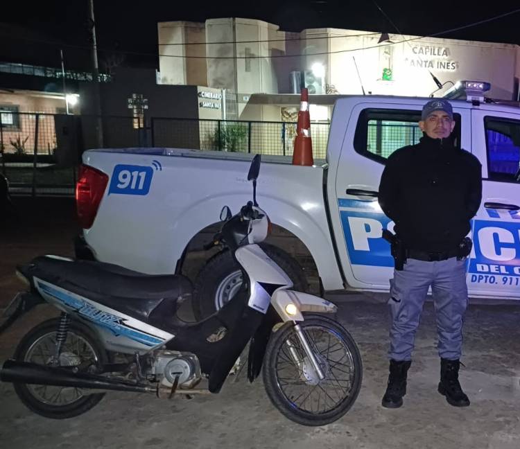 VERIFICARON UNA MOTOCICLETA EN LA VÍA PÚBLICA, ERA BUSCADA POR ROBO 