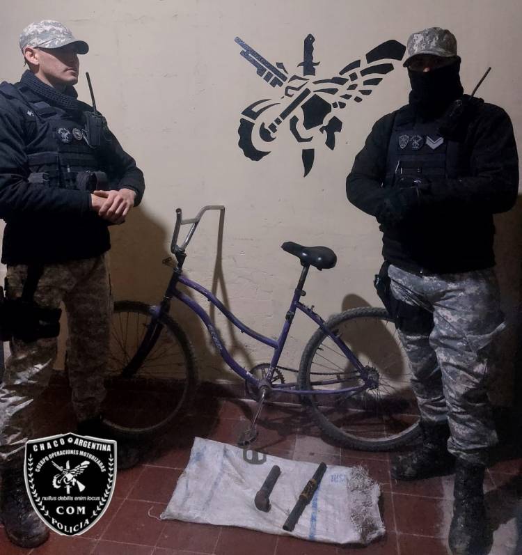DETIENEN A UN MENOR DE 15 AÑOS CON UN ARMA DE FUEGO Y UNA BICICLETA DE DUDOSA PROCEDENCIA