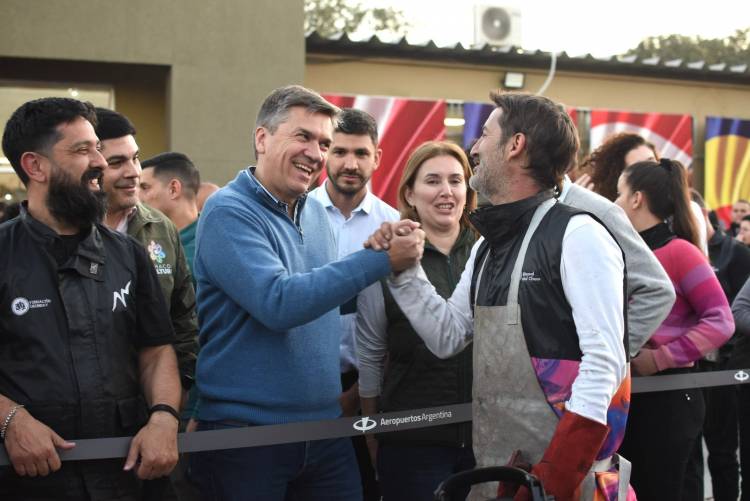 EL GOBERNADOR ZDERO ESTUVO ESTA TARDE EN LA BIENAL: “ES UNA VIDRIERA AL MUNDO Y REPRESENTA LA CULTURA DEL CHACO”