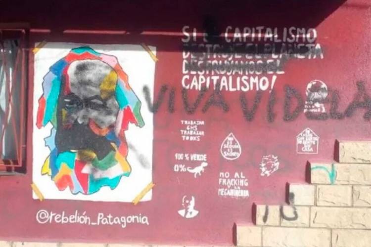 "VIVA VIDELA", LA PINTADA EN BARILOCHE QUE EXHIBE EL AVANCE NEGACIONISTA