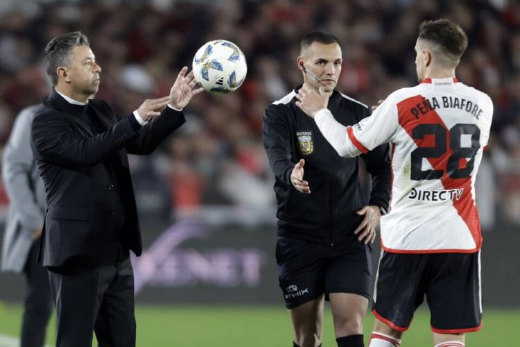 NADIE LLEGA BIEN A LAS COPAS