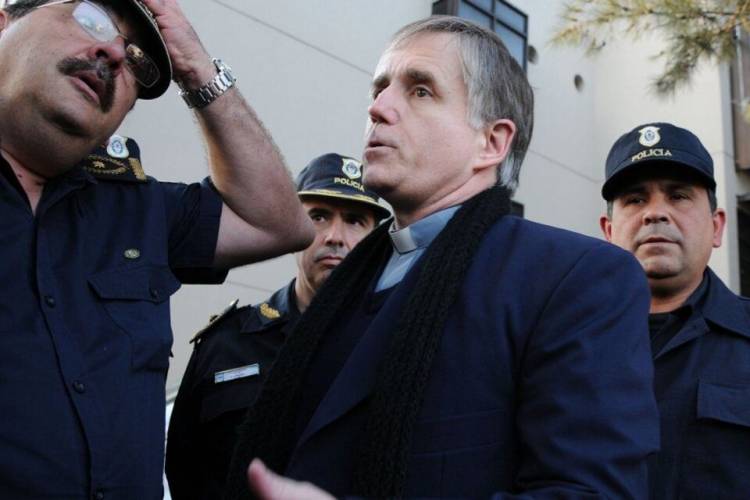 EL PADRE GRASSI INTENTA ADELANTAR SU LIBERACIÓN 