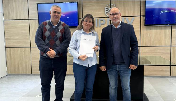 EL IPDUV ENTREGÓ CONSTANCIAS DE CANCELACIÓN DE DEUDAS A FAMILIAS DEL GRAN RESISTENCIA