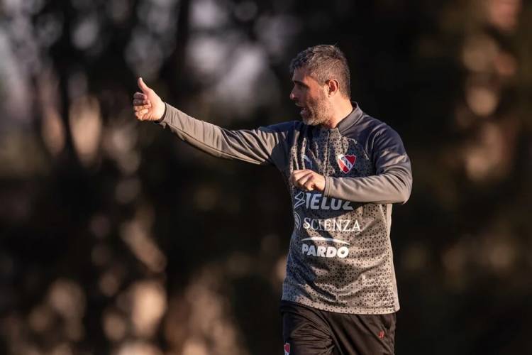 VACCARI, TRAS EL EMPATE ANTE RACING: “LOS CHICOS SUPIERON RESOLVER EL PARTIDO CON MUCHO CORAJE Y JERARQUÍA”